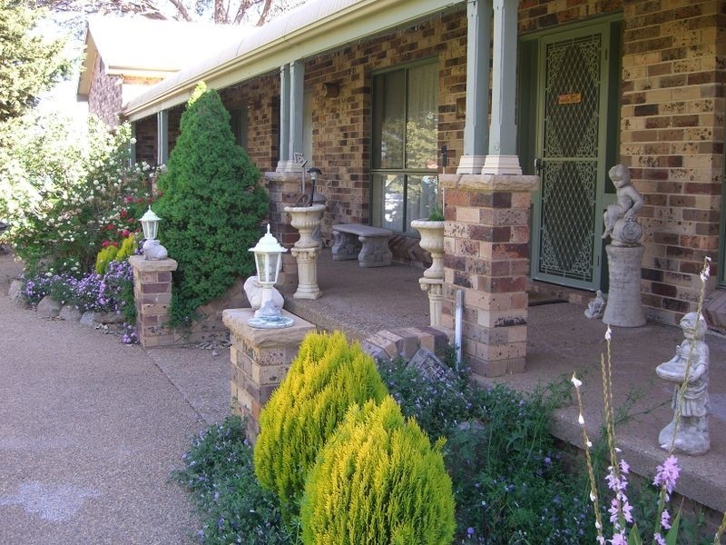 70 Roberts Road, Young NSW 2594