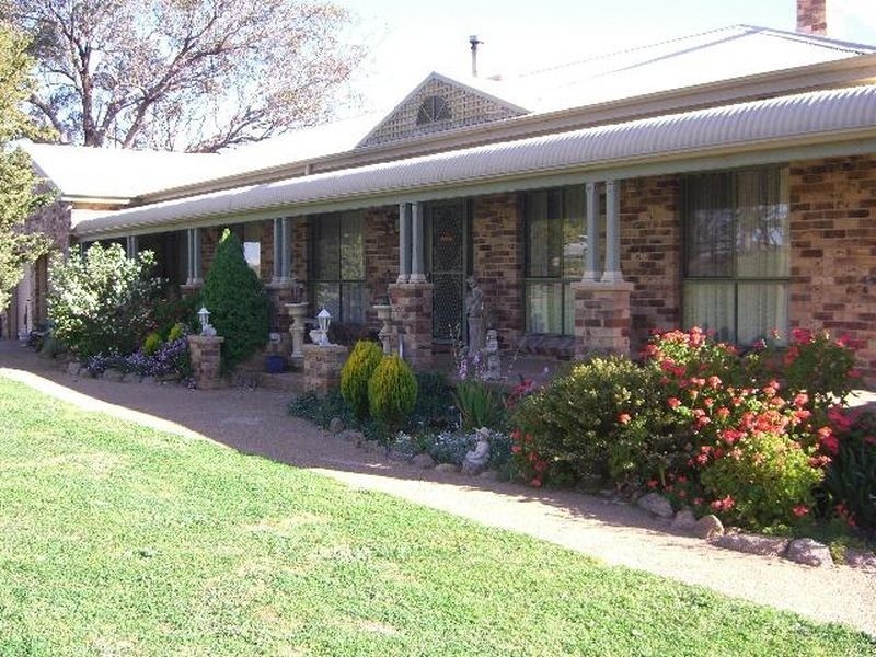 70 Roberts Road, Young NSW 2594