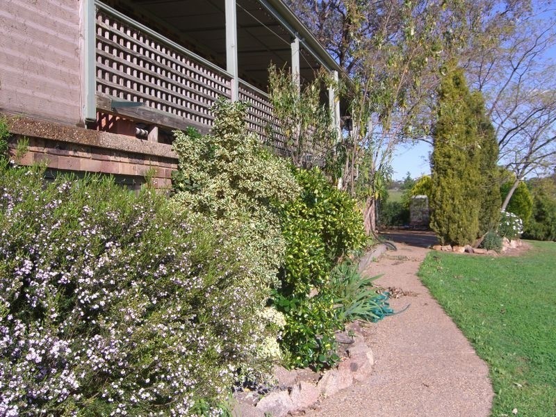 70 Roberts Road, Young NSW 2594
