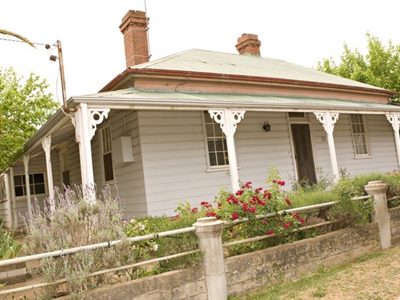 131 Albury Street, Harden NSW 2587