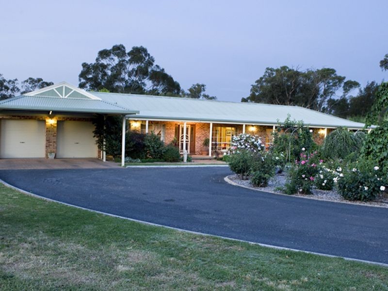 226 Willawong Street, Young NSW 2594