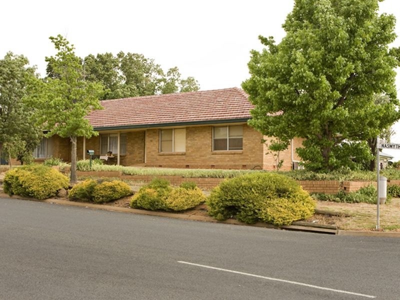 56 Nasmyth, Young NSW 2594