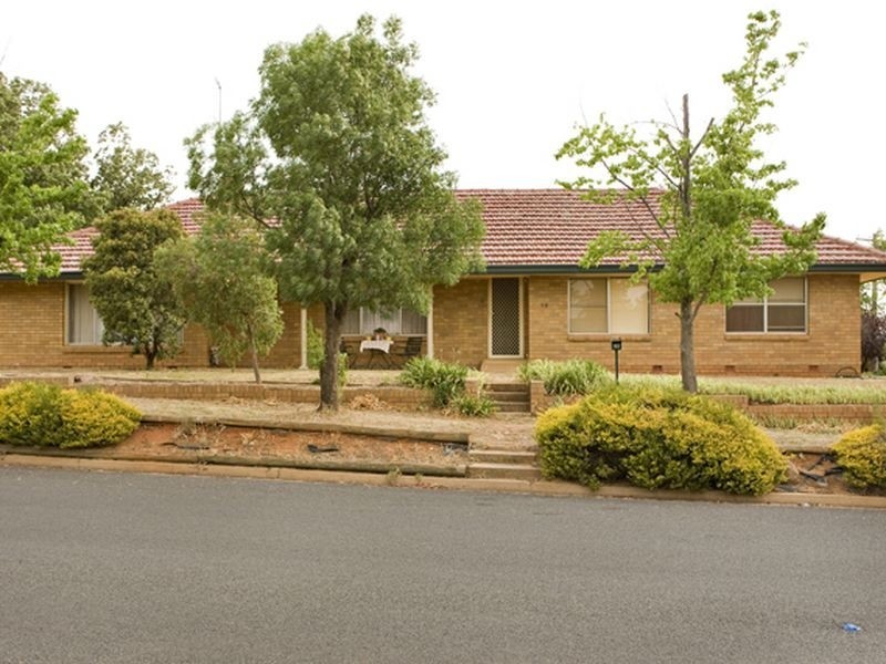 56 Nasmyth, Young NSW 2594