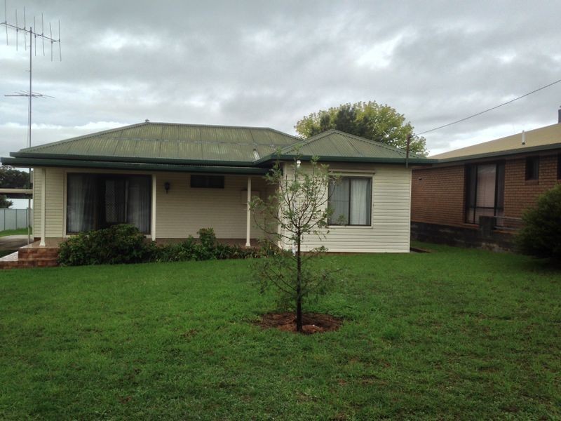 98 Wombat Street, Young NSW 2594