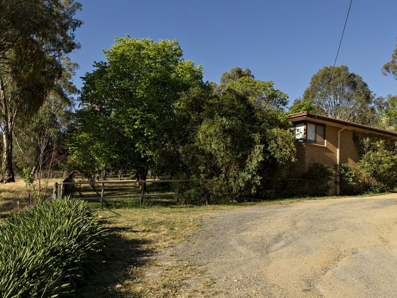 37 Whiteman Avenue, Young NSW 2594