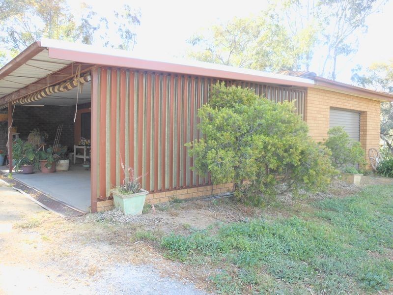 37 Whiteman Avenue, Young NSW 2594