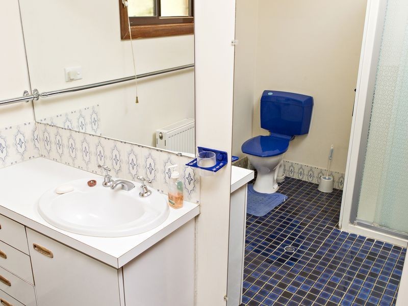 37 Whiteman Avenue, Young NSW 2594