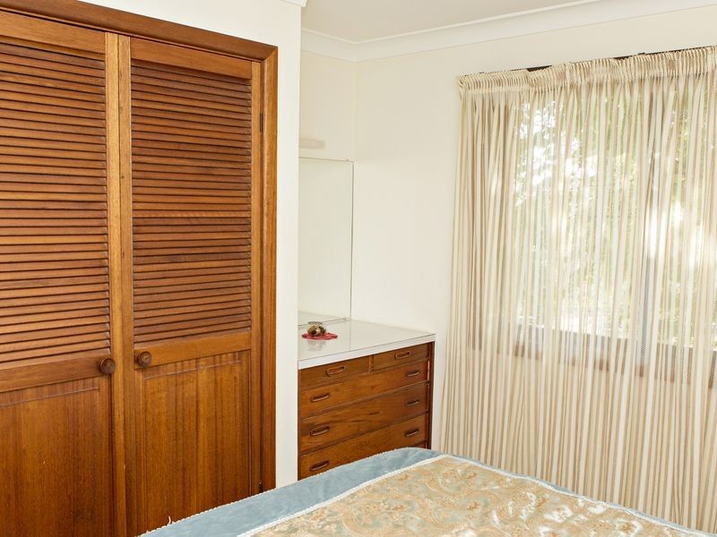 37 Whiteman Avenue, Young NSW 2594