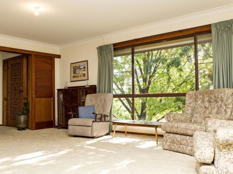 37 Whiteman Avenue, Young NSW 2594