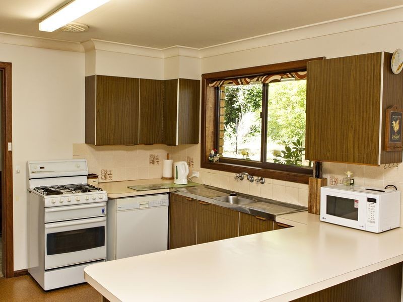 37 Whiteman Avenue, Young NSW 2594