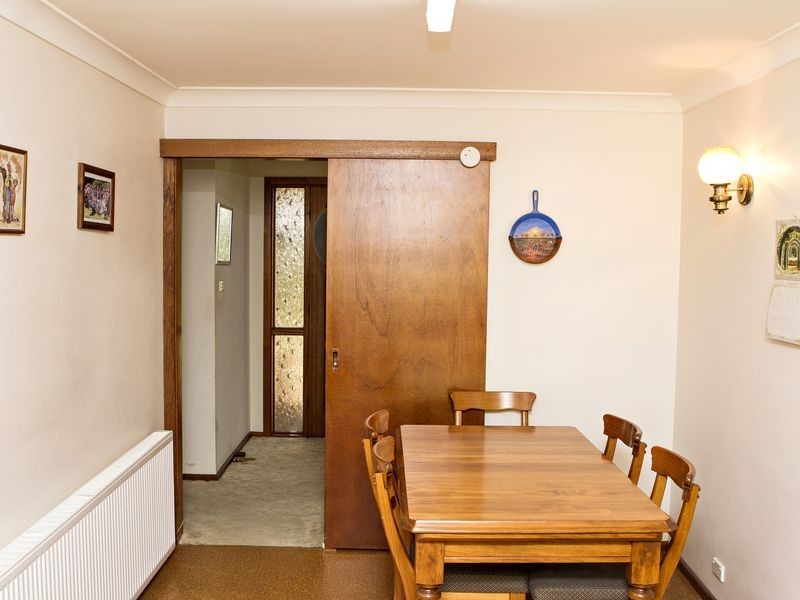 37 Whiteman Avenue, Young NSW 2594