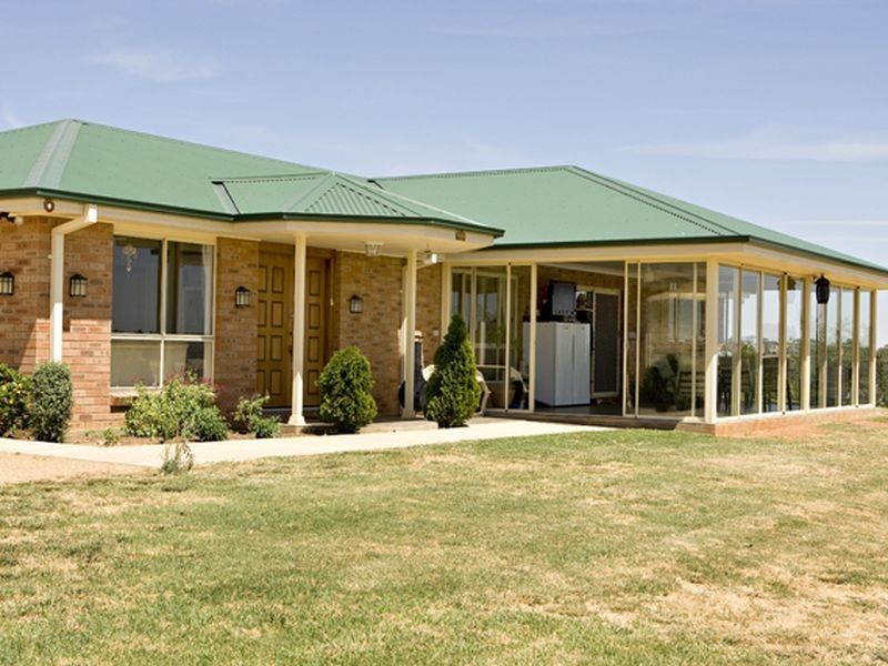 52 Newtons Rd, Young NSW 2594