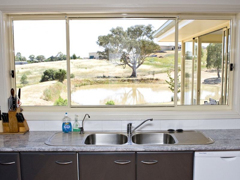 52 Newtons Rd, Young NSW 2594