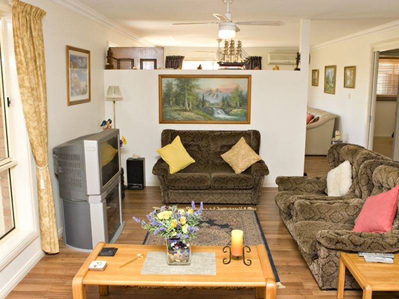 52 Newtons Rd, Young NSW 2594