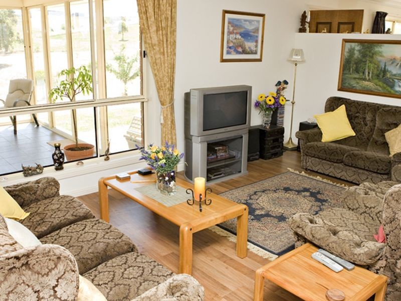 52 Newtons Rd, Young NSW 2594