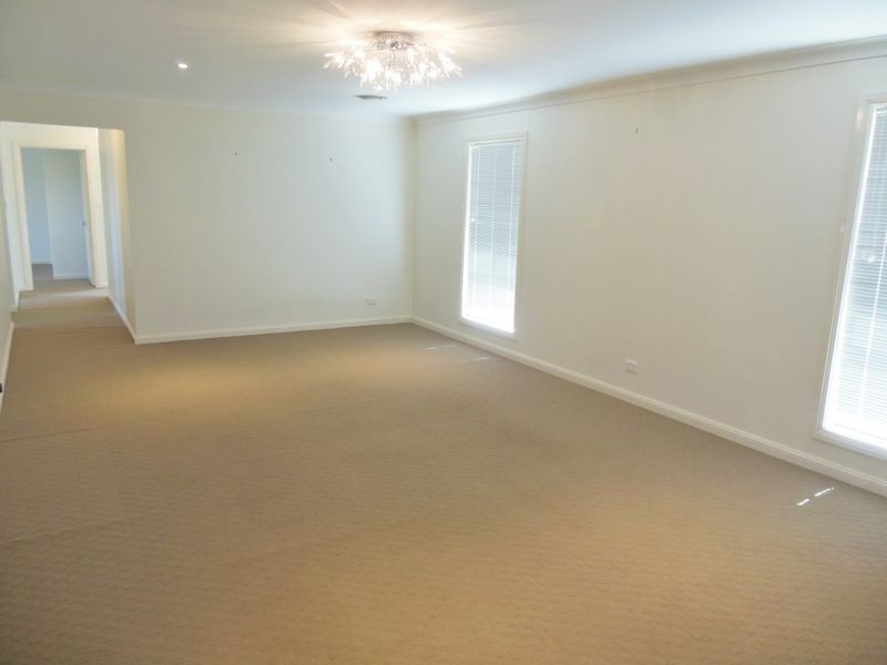 55B Templemore, Young NSW 2594