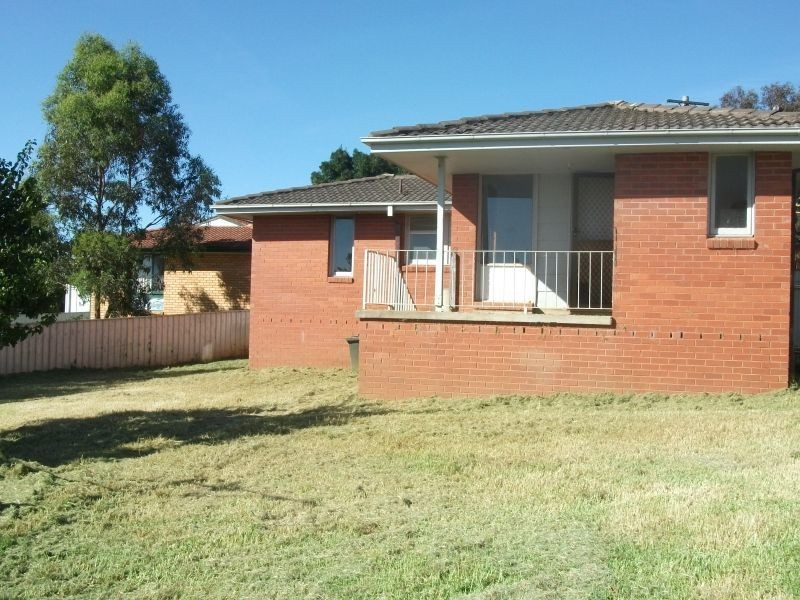 15 Cook Crescent, Young NSW 2594