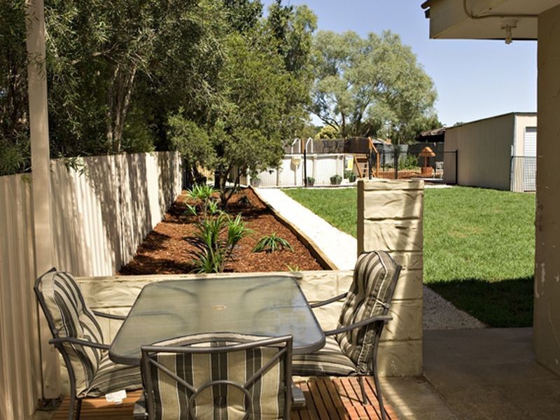 15 Willawong Street, Young NSW 2594