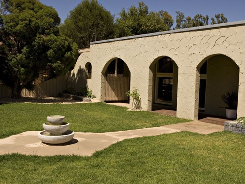 15 Willawong Street, Young NSW 2594