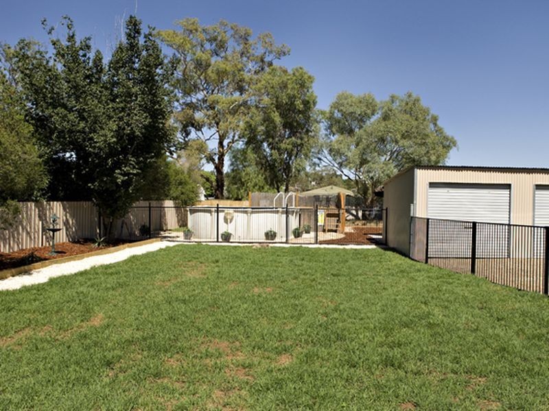 15 Willawong Street, Young NSW 2594