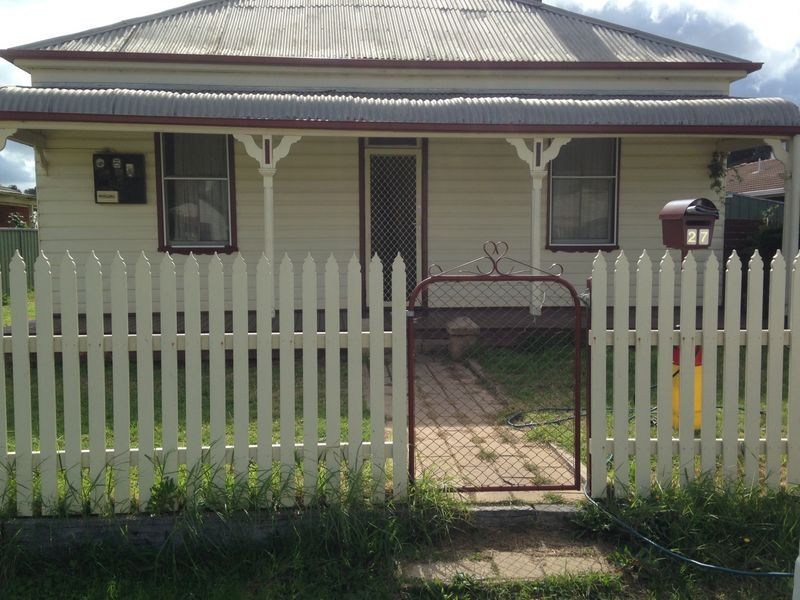 27 Gordon Street, Young NSW 2594