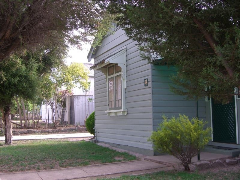 4 McLerie, Young NSW 2594