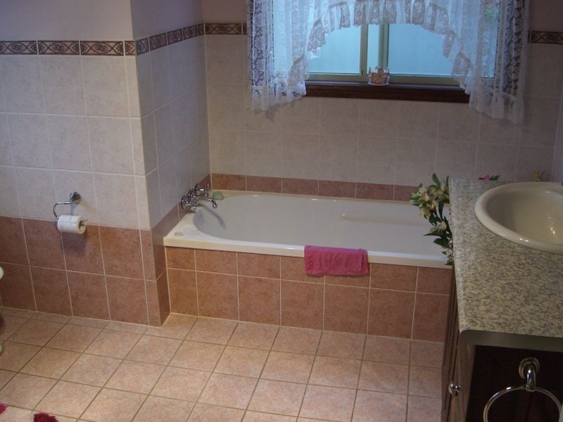 4 McLerie, Young NSW 2594