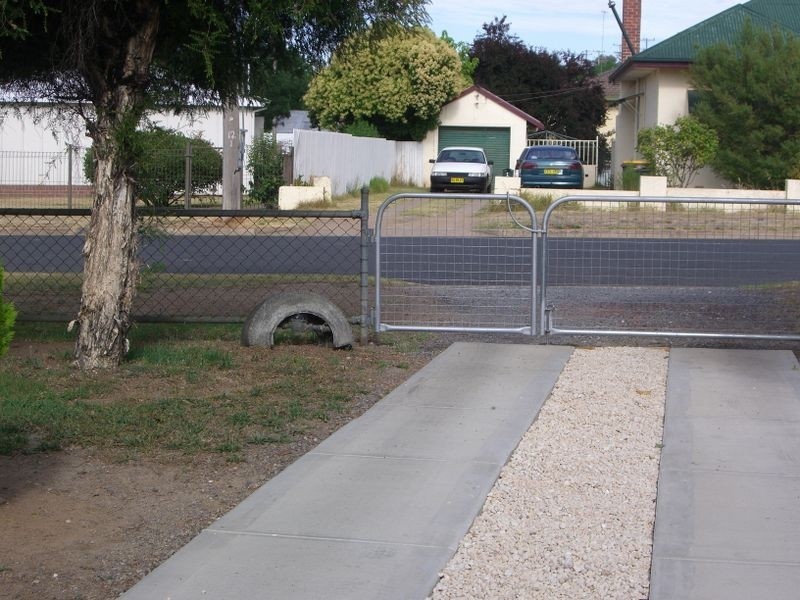 4 McLerie, Young NSW 2594