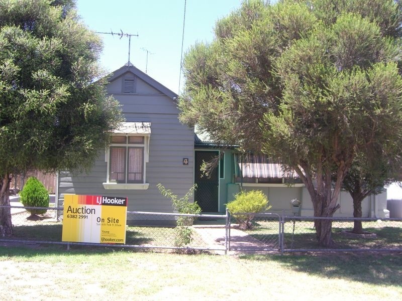 4 McLerie, Young NSW 2594