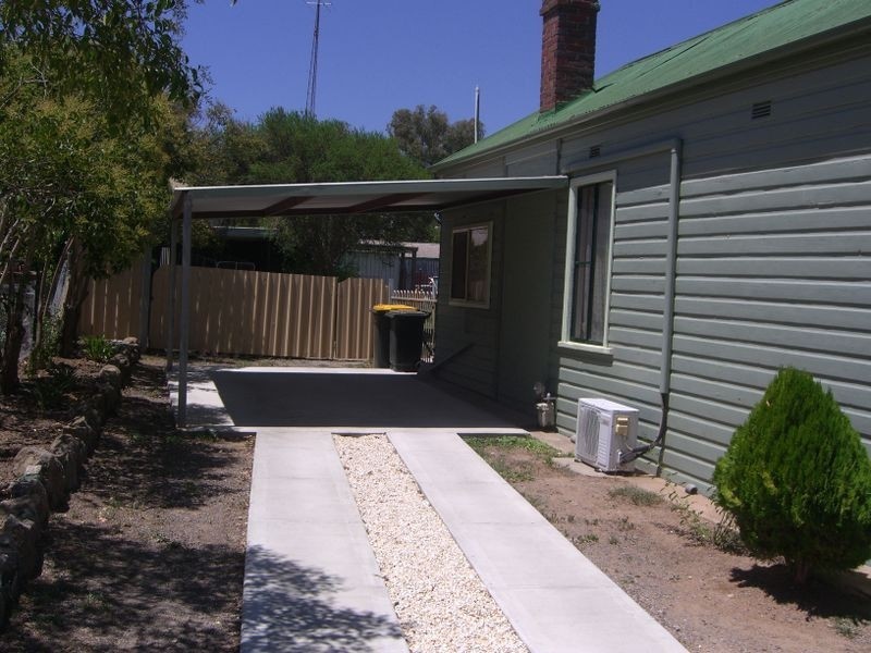 4 McLerie, Young NSW 2594