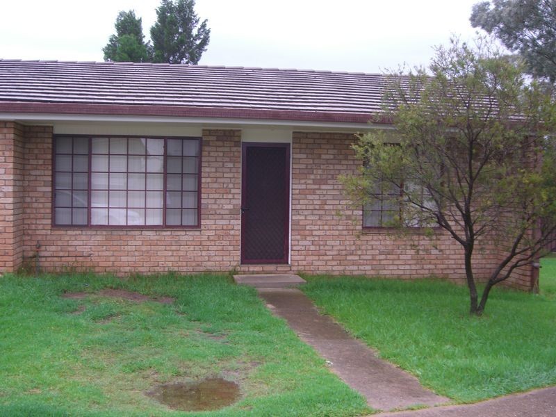 2/17 Miro Street, Young NSW 2594