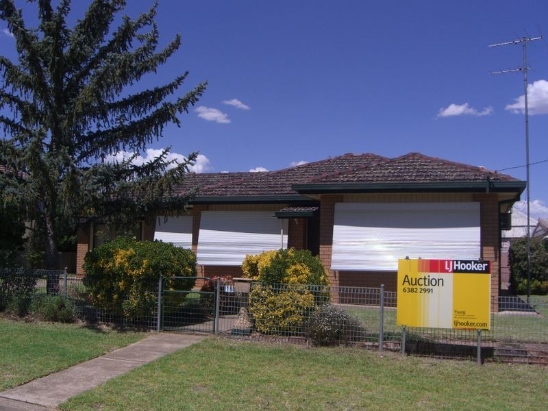16 Clarke Street, Young NSW 2594
