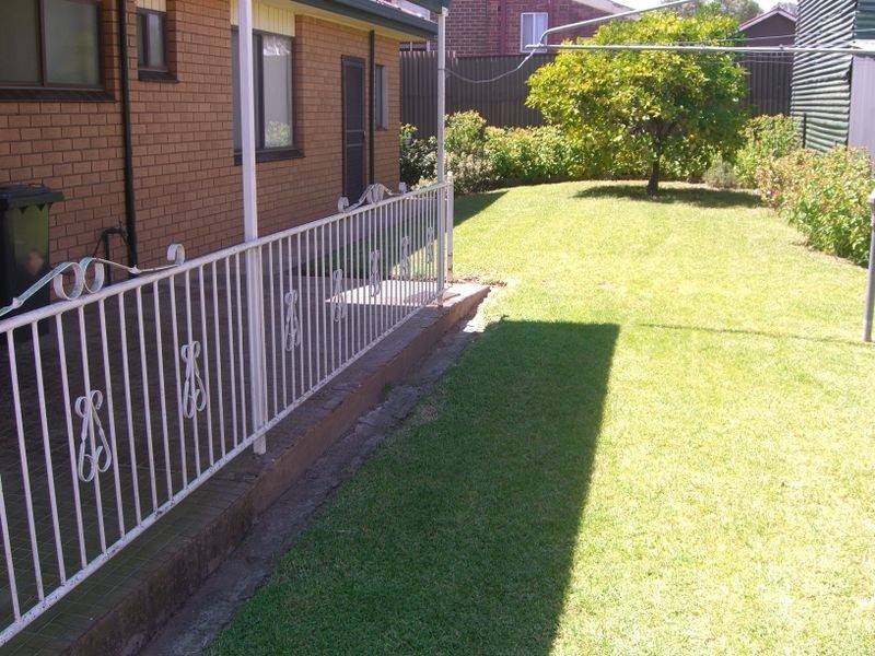 16 Clarke Street, Young NSW 2594