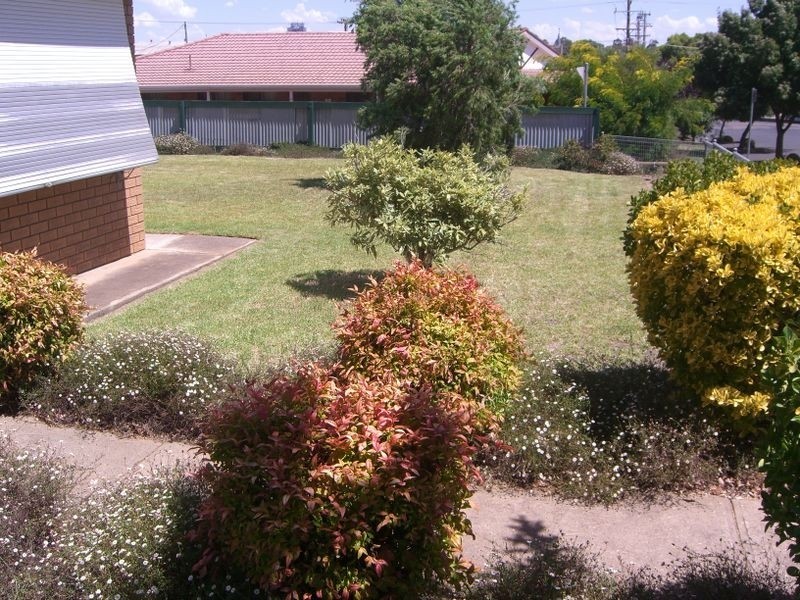 16 Clarke Street, Young NSW 2594