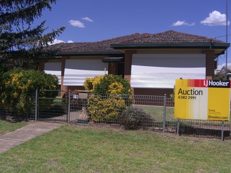 16 Clarke Street, Young NSW 2594