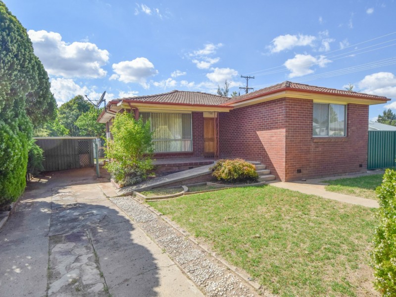 24 Murringo Street, Young NSW 2594