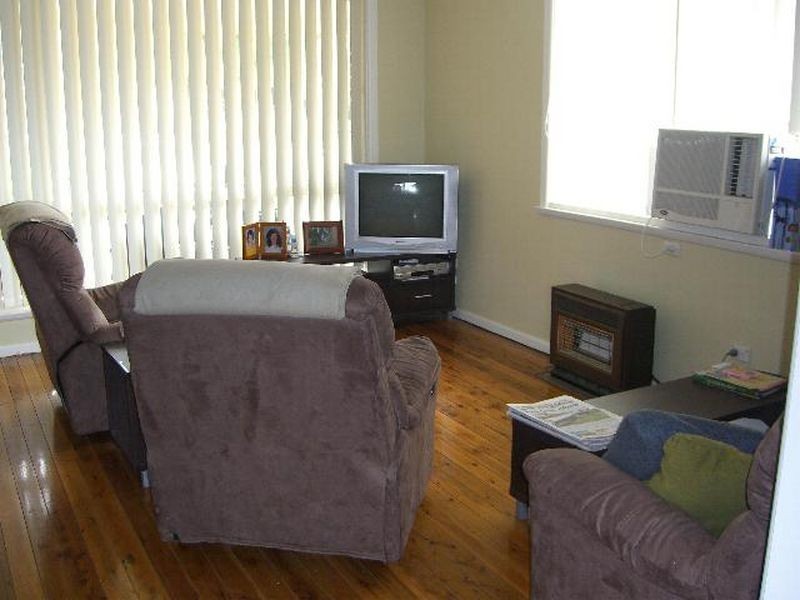 24 Murringo Street, Young NSW 2594