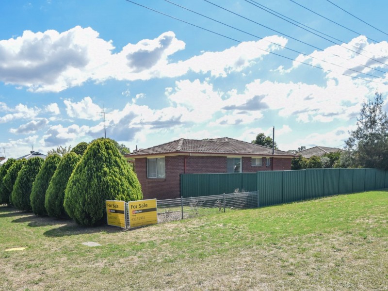 24 Murringo Street, Young NSW 2594