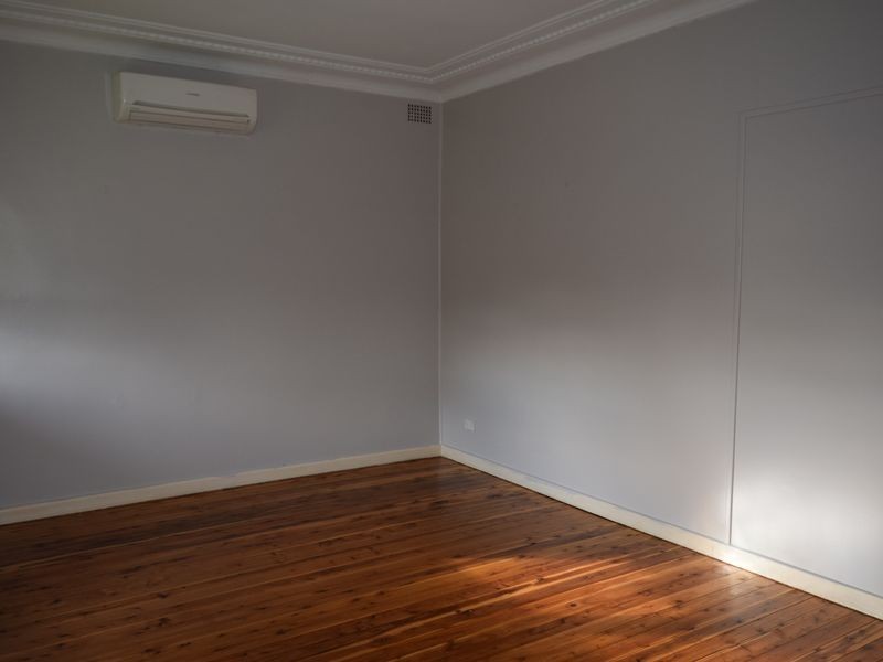 35 Blackett Ave, Young NSW 2594