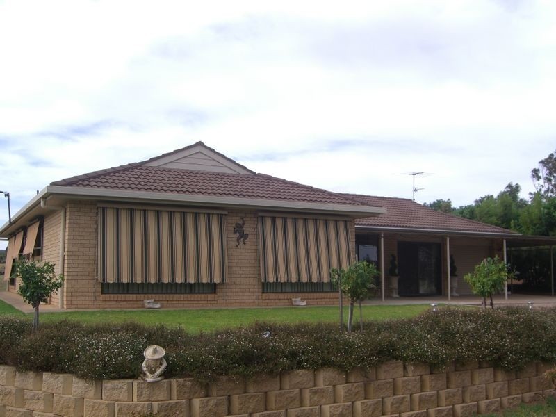 20 Pitstone Road, Young NSW 2594