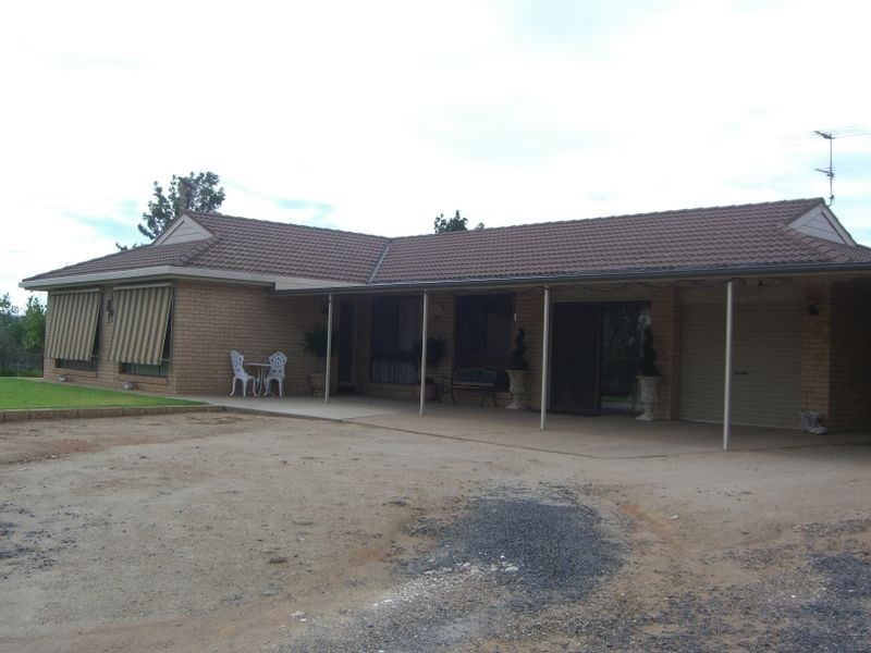 20 Pitstone Road, Young NSW 2594