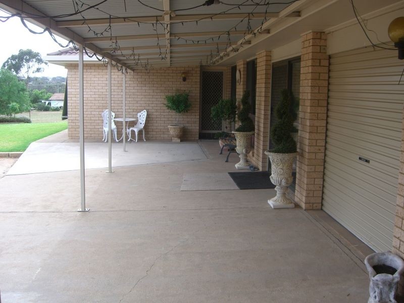 20 Pitstone Road, Young NSW 2594