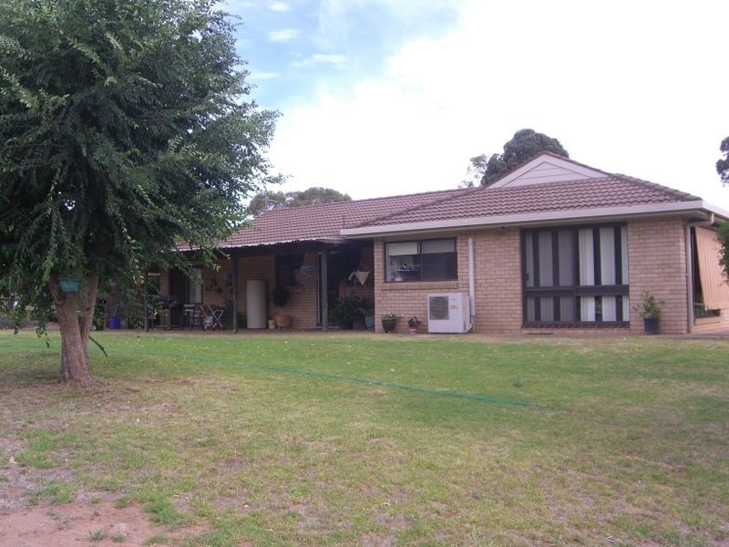 20 Pitstone Road, Young NSW 2594