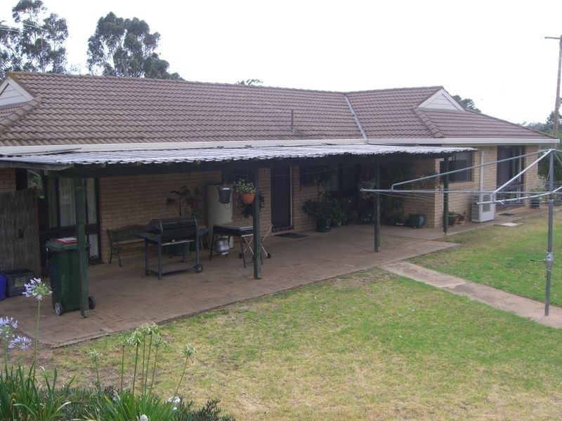 20 Pitstone Road, Young NSW 2594