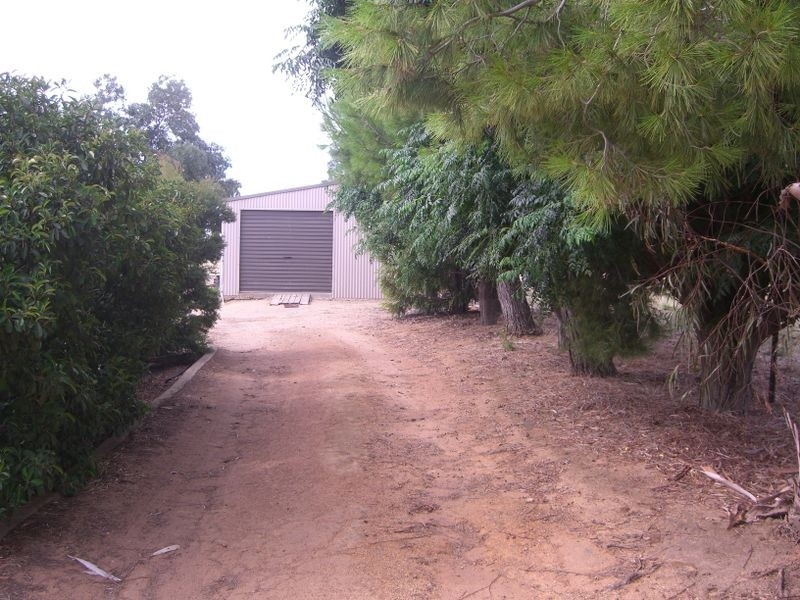 20 Pitstone Road, Young NSW 2594