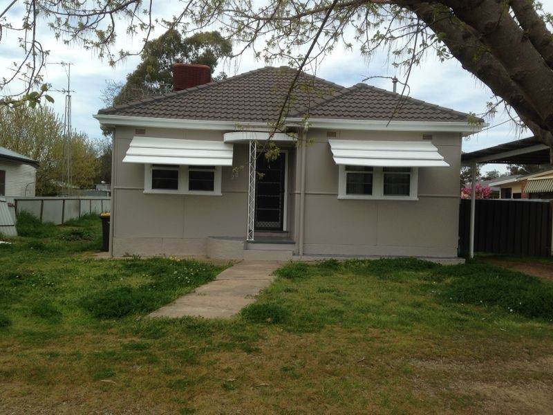 20 Binalong Street, Young NSW 2594