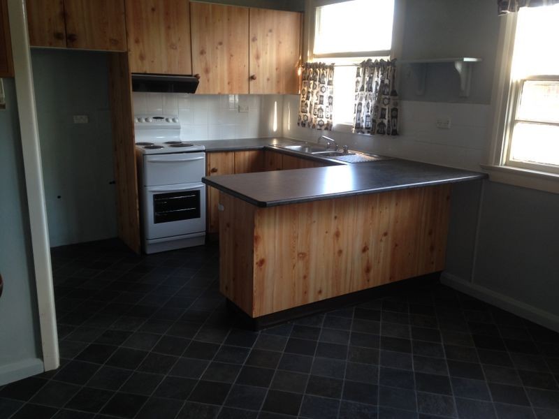 20 Binalong Street, Young NSW 2594