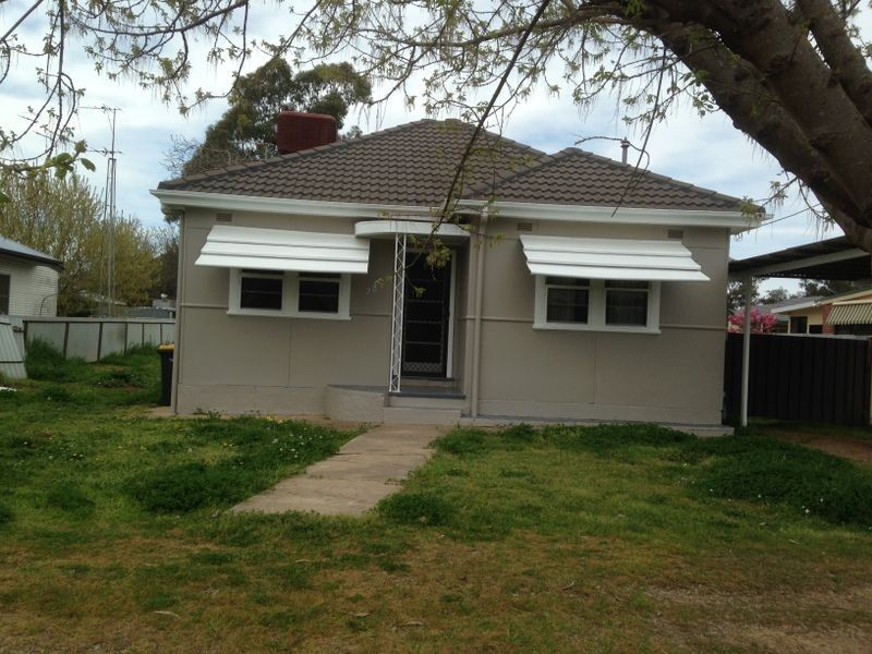 20 Binalong Street, Young NSW 2594