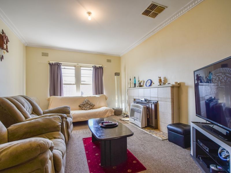 3 White Street, Young NSW 2594