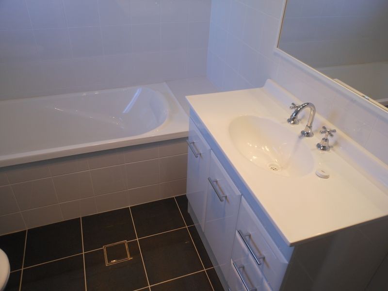 Unit 6/1 Patterson Avenue, Young NSW 2594